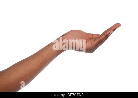 Hand des Schwarzen Mannes, der leere Handfläche vor weißem Hintergrund im Studio hält Stockfoto