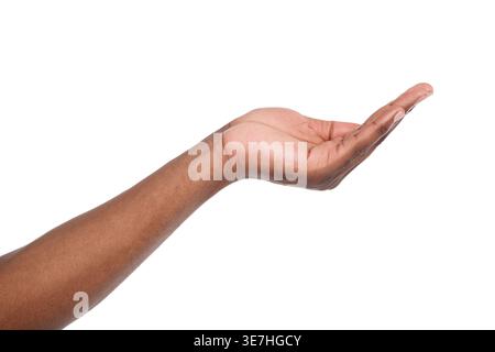 Hand des Schwarzen Mannes, der leere Handfläche vor weißem Hintergrund im Studio hält Stockfoto