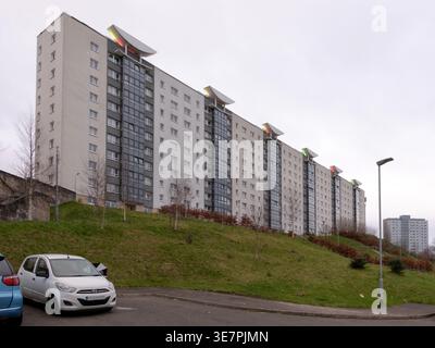 Flacher Blick auf die Moss Heights Hochhäuser, die ersten Turmblöcke in Cardonald, Schottland. Gebaut in den 1950er Jahren, entworfen von Ronald Bradbury. Stockfoto