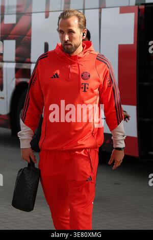 Harry Kane (München) auf dem Weg zum Spiel der 1. Fussball Bundesliga - FC St. Pauli vs. FC Bayern München am 11.4.2026 im Millerntor Stadion in Hamburg Harry Kane (Bayern München) vor dem Spiel zum Bundesliga-Spiel - FC St. Pauli vs. FC Bayern München am 11. April 2026 im Millerntor Stadion in Hamburg Stockfoto