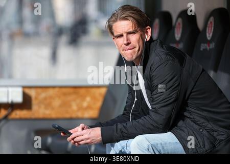 Christoph Freund (Sportdirektor Muenchen) beim Spiel der 1. Fussball Bundesliga - FC St.Pauli gegen FC Bayern München am 11.4.2026 im Millerntor Stadion in Hamburg Christoph Freund, der Sportdirektor (Bayern München) während des Bundesliga-Spiels - FC St. Pauli gegen FC Bayern München am 11. April 2026 im Millerntor Stadion in Hamburg Stockfoto
