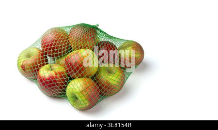 Reife Äpfel in einer Plastiktüte für Lebensmitteleinkäufe. Draufsicht Stockfoto