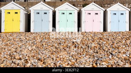 Strandhütten bei Lyme Regis Stockfoto