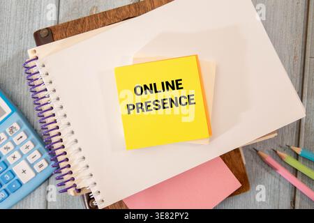 Text wird geschrieben Online-Präsenz wird angezeigt. Konzept bedeutet, dass jemand existiert, der über eine Online-Suche gefunden werden kann Stockfoto