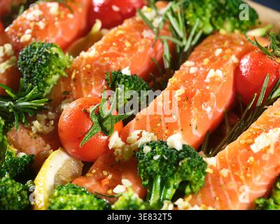 Nahrhaftes Meeresfrüchte-Gericht, Begleitet Von Frischem Gemüse Und Gewürzen Stockfoto