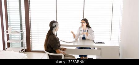 Banner der ärztlichen Sprecherin in der Klinikpraxis Stockfoto