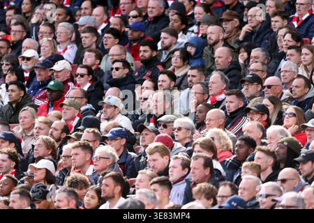 London, Großbritannien. April 2026. Arsenal Fans beim Spiel Arsenal gegen AFC Bournemouth EPL im Emirates Stadium, London, UK am 11. April 2026. Quelle: Paul Marriott/Alamy Live News Stockfoto