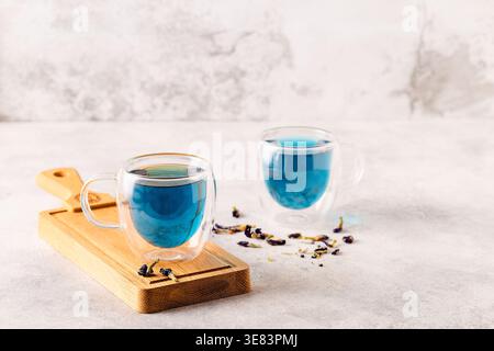 Bio-Blautee Anchan, Clitoria, Schmetterlingserbse. Stockfoto