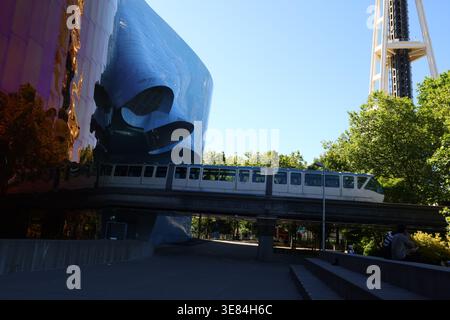 Seattle, Washington, USA - 11. AUGUST 2025: Modern Architecture of the Museum of Pop Culture MoPOP in Seattle Washington Stockfoto