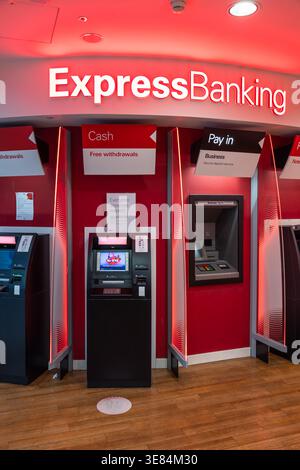 Express-Bankautomaten mit Selbstbedienung. London, UK, 24. Dezember 2023 Stockfoto