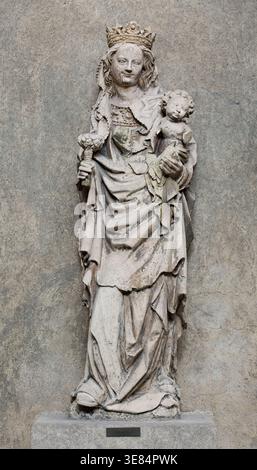 Madonna und Kind, ca. 1450. Stockfoto