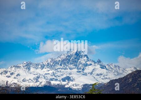Monviso, Provinz Cuneo, Piemont, ist der höchste Berg in den Kottischen Alpen, nahe der französischen Grenze, dem Potal und dem Varai Stockfoto
