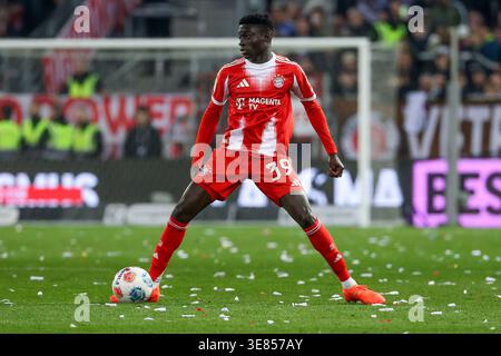 Bara Ndiaye (Muenchen) beim Spiel der 1. Fussball Bundesliga - FC St.Pauli vs. FC Bayern München (Enstand 0:5) am 11.4.2026 im Millerntor Stadion in Hamburg Bara Ndiaye (München) während des Bundesliga-Spiels - FC St. Pauli vs. FC Bayern München (Ergebnis 0:5) am 11. April 2026 im Millerntor Stadion in Hamburg Stockfoto
