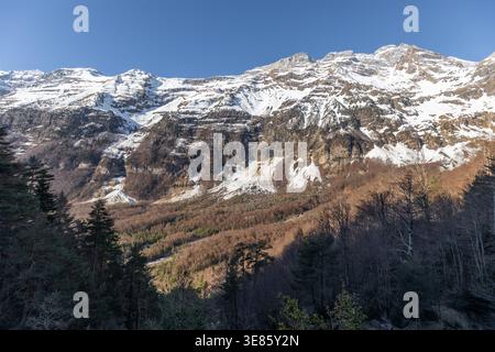 Blick auf das Pineta-Tal im Ordesa und Monte Perdido Nationalpark, Huesca, Aragon, Spanien Stockfoto