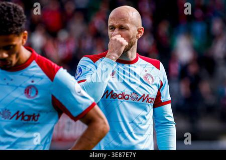 Gernot Trauner aus Feyenoord blickt auf das niederländische Eredivisie-Spiel zwischen NEC Nijmegen und Feyenoord Rotterdam am 12. April 2026 im Goffertstadium in Nijmegen, Niederlande. (Quelle: Warz Brinkerhof/MTB-Foto/Alamy Live News) Stockfoto