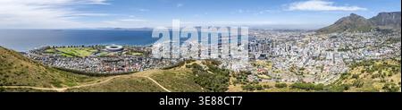 Stadtpanorama, Kapstadt mit Greenpoint Stadion und Innenstadt, Kapstadt, Westkap, Republik Südafrika Stockfoto