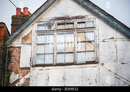 Dachgeschoss eines verlassenen Terrassenhauses um Hornsey in London Stockfoto