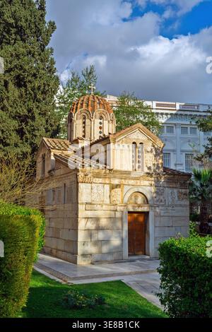 Die byzantinische Kirche Panagia Gorgoepikoos (oder kleine Mitropolis) in Athen, Griechenland, die vor 1204 hauptsächlich mit Spolia unter Bischof Michael Choniates erbaut wurde Stockfoto