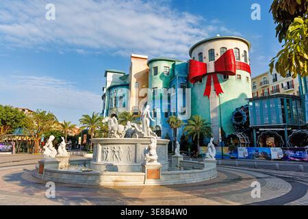 Phu Quoc, Vietnam – 3. Januar 2026: Reich verzierte King of the Sun Fountain in Sunset Town, Phu Quoc, Vietnam – Marmorskulpturen und Pferdefiguren in einer Zigarre Stockfoto