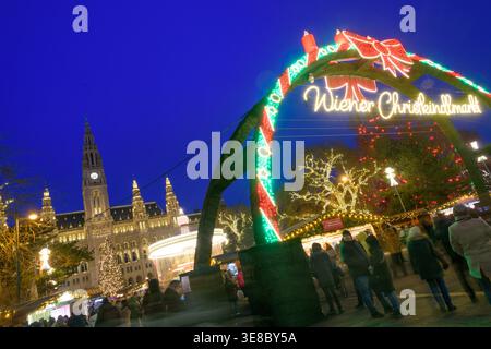 Wien, Rathausplatz, Weihnachtsmarkt // Wien, Weihnachtsmarkt am Rathausplatz Stockfoto