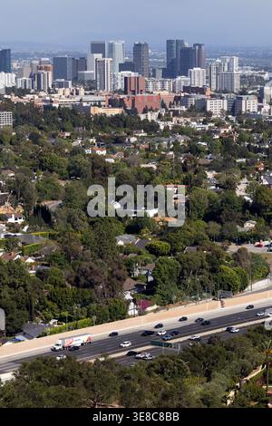 Blick auf Century City und Interstate 405 vom Getty Center, Los Angeles, Kalifornien, USA Stockfoto