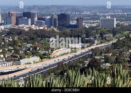 Blick auf Century City und Interstate 405 vom Getty Center, Los Angeles, Kalifornien, USA Stockfoto