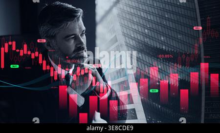Business Professional analysiert während des Tages Finanzdaten in einer modernen Büroumgebung Stockfoto
