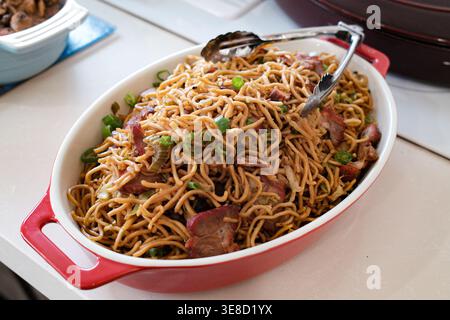 Hausgemachte asiatische Nudeln. Stockfoto