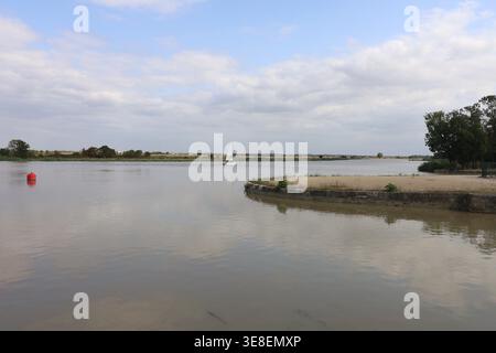 Der Fluss Charente, Rochefort, Departement Charente-Maritime, Frankreich Stockfoto