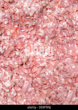 Frisches rohes Hackfleisch aus Schweinefleisch mit einer natürlichen Mischung aus magerem Protein und Fett. Perfekt für kulinarische Hintergründe, Marketing in der Lebensmittelindustrie und Stockfoto