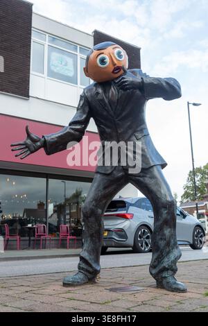 Statue des Komikers Frank Sidebottom (Chris Sievey) in Timperley, einem Vorort von Greater Manchester Stockfoto