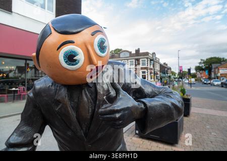 Statue des Komikers Frank Sidebottom (Chris Sievey) in Timperley, einem Vorort von Greater Manchester Stockfoto