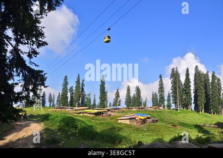 Gulmarg (auch bekannt als Gulmarag „Blumenwiese“) beliebtes Touristen- und Skiziel in Kaschmir im Territorium der Indischen union von Jammu und Kas Stockfoto