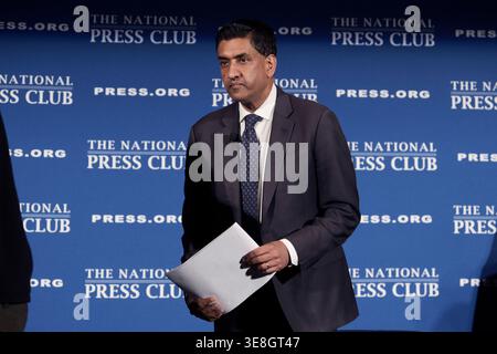 Washington, USA. April 2026. Die US-Rep. RO Khanna (D-CA) hält Bemerkungen über die Aussage des ehemaligen Generalstaatsanwalts Bondi, ihre Relevanz für das, was die Öffentlichkeit über die Epstein-Akten weiß, und wie die Verbrechen von Jeffrey Epstein und Ghislaine Maxwell mit den US-amerikanischen Angelegenheiten in Zusammenhang stehen, heute am 14. April 2026 im National Press Club in Washington DC, USA. (Lenin Nolly/SIPA USA) Credit: SIPA USA/Alamy Live News Stockfoto