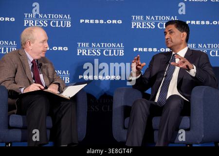 Washington, USA. April 2026. Die US-Rep. RO Khanna (D-CA) hält Bemerkungen über die Aussage des ehemaligen Generalstaatsanwalts Bondi, ihre Relevanz für das, was die Öffentlichkeit über die Epstein-Akten weiß, und wie die Verbrechen von Jeffrey Epstein und Ghislaine Maxwell mit den US-amerikanischen Angelegenheiten in Zusammenhang stehen, heute am 14. April 2026 im National Press Club in Washington DC, USA. (Lenin Nolly/SIPA USA) Credit: SIPA USA/Alamy Live News Stockfoto