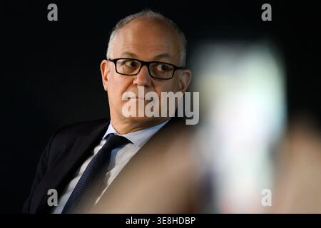 Roberto Gualtieri, Bürgermeister von Rom, nimmt am 14. April 2026 an der Pressekonferenz des bevorstehenden Internazionali BNL d'Italia 2026 Tennis Turniers im Foro Italico in Rom Teil. Stockfoto