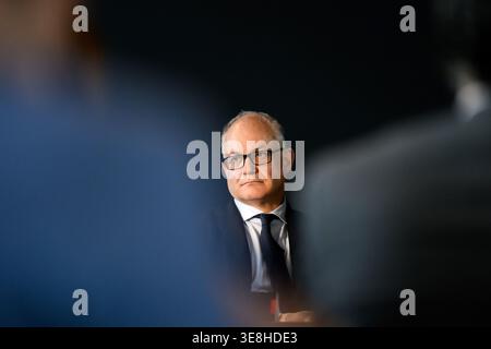Roberto Gualtieri, Bürgermeister von Rom, nimmt am 14. April 2026 an der Pressekonferenz des bevorstehenden Internazionali BNL d'Italia 2026 Tennis Turniers im Foro Italico in Rom Teil. Stockfoto