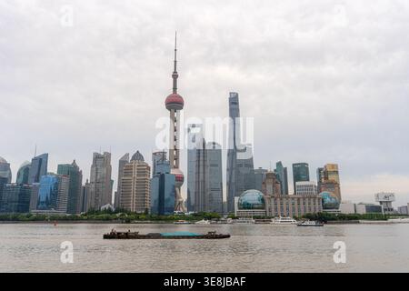 Shanghai, China - 20. April 2025 : Blick auf das Pudong Geschäftsviertel, Shanghai Stockfoto