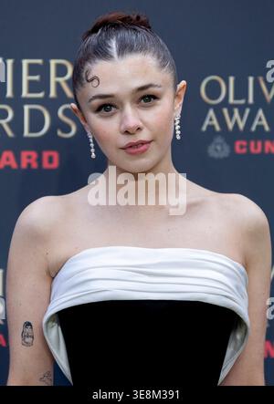 12. April 2026, London, England, Großbritannien - Isis Hainsworth nimmt an den Olivier Awards 2026 in der Royal Albert Hall Teil Stockfoto