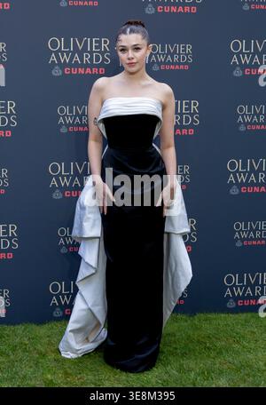 12. April 2026, London, England, Großbritannien - Isis Hainsworth nimmt an den Olivier Awards 2026 in der Royal Albert Hall Teil Stockfoto