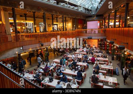 Der Seven Dials Market im Zentrum Londons bietet unabhängige Street Food und großartige Gemeinschaftsrestaurants. Stockfoto