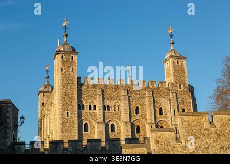 Der Tower of London ist eine Festung am Ufer der Themse. Sie wurde 1066 während der normannischen Eroberungen Englands erbaut Stockfoto