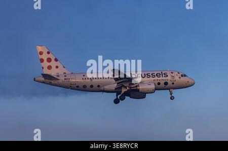 Zürich, Schweiz, 20. Januar 2026: Ein Airbus A319-112 von Brussels Airlines nähert sich der Start- und Landebahn des Flughafens an. Registrierung OO-SSR (Foto: Andr Stockfoto