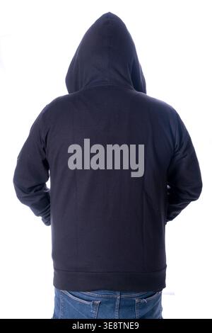 Mann in schwarzem Hoodie von hinten isoliert auf weiß – anonyme Identität und urbanes Konzept Stockfoto