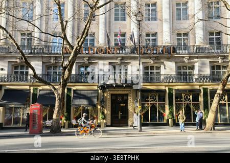 Außenansicht des Waldorf Hilton, ein 5-Sterne-Luxushotel in Aldwych, London West End, England, Großbritannien. Hotels. Architekt: Alexander Marshall Mackenzie Stockfoto