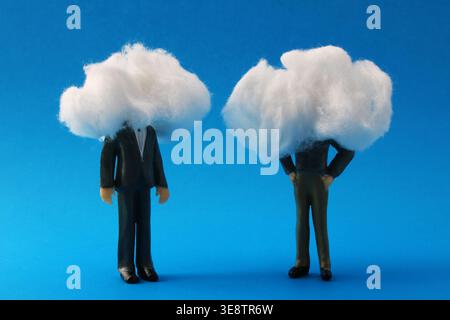 Führungskräfte tauschen Ideen aus ihrer Creative Cloud aus Stockfoto
