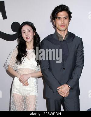 New York City, USA. April 2026. Seoyeon Jang und Charles Melton bei Netflix’s „Beef“ Staffel 2 New York Screening hielten am 15. April 2026 in New York City, NY, auf dem Regal Union Square ab © Steven Bergman/AFF-USA.COM Credit: AFF/Alamy Live News Stockfoto