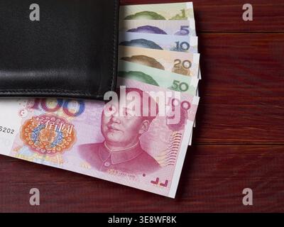 Chinese Yuan in der schwarzen Mappe Stockfoto