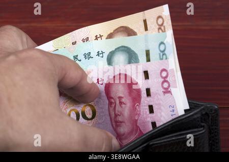 Chinesisches Geld in der schwarzen Brieftasche Stockfoto