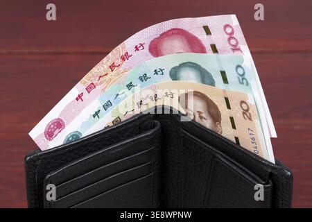 Chinesisches Geld in der schwarzen Brieftasche Stockfoto